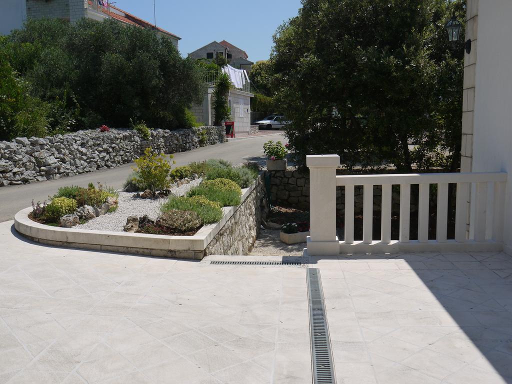 Apartments Blanka Zrnovo Luaran gambar