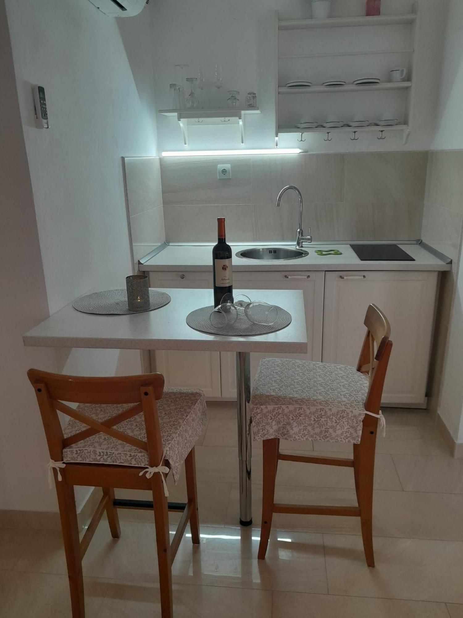 Apartments Blanka Zrnovo Luaran gambar
