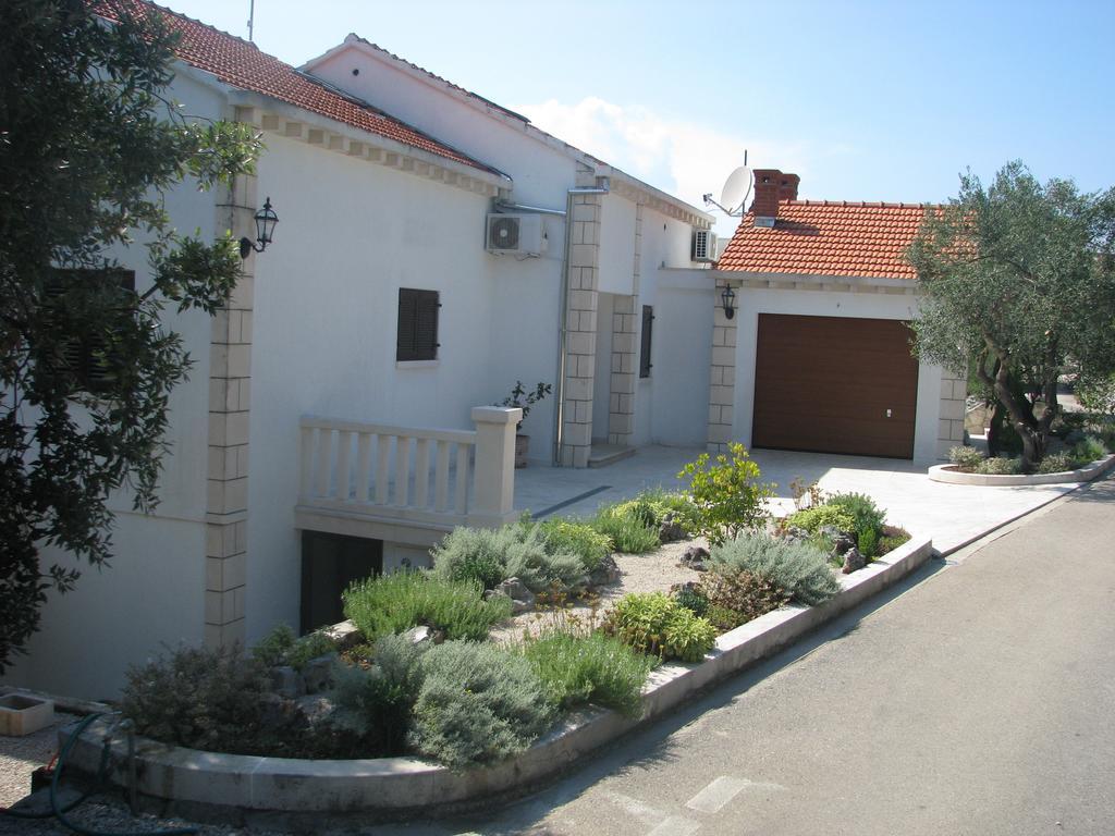 Apartments Blanka Zrnovo Luaran gambar